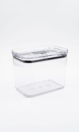 Softchef Click'n Fresh Hava Geçirmez Dikdörtgen Plastik Erzak Kabı 1500 ml - Vakumlu Tek Tuş Kapaklı Şeffaf Plastik Bakliyat, Un ve Şeker Saklama Kabı, BPA İçermez (10,5x16x12,5cm)