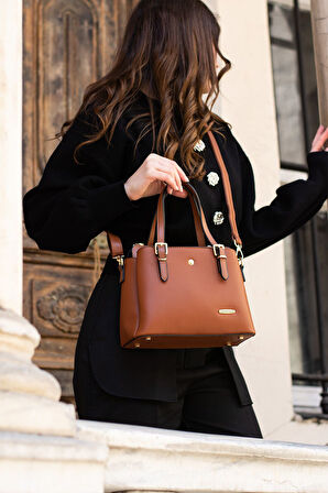 Kadın Uzun Askılı 4 Bölmeli Gold Aksesuarlı Sade Şık Taba Omuz Ve El Çantası