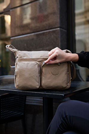 Kadın Suya Dayanıklı Paraşüt Kumaş Çok Gözlü Ayarlanabilir Bej Çapraz Askılı Omuz Çantası