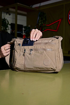 Kadın Orta Boy 7 Bölmeli Suya Dayanıklı Krinkıl Kumaş Bej Çapraz Askılı Omuz Çantası