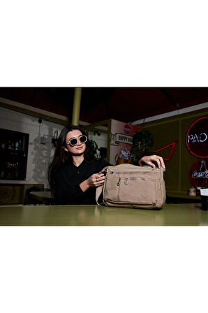 Kadın Orta Boy 7 Bölmeli Suya Dayanıklı Krinkıl Kumaş Bej Çapraz Askılı Omuz Çantası