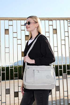 Kadın Orta Boy 7 Bölmeli Suya Dayanıklı Krinkıl Kumaş Açık Gri Çapraz Askılı Omuz Çantası