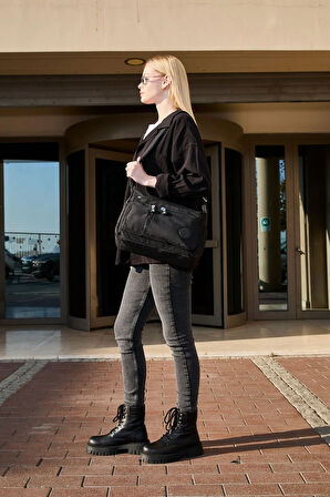 Kadın Orta Boy 7 Bölmeli Suya Dayanıklı Krinkıl Kumaş Siyah Çapraz Askılı Omuz Çantası