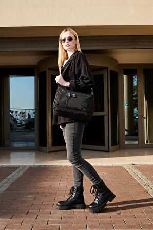 Kadın Orta Boy 7 Bölmeli Suya Dayanıklı Krinkıl Kumaş Siyah Çapraz Askılı Omuz Çantası