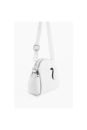 Kadın Suni Deri Ayarlanabilir Çapraz Askılı 4 Bölmeli Mıknatıs Toka Detaylı Beyaz Omuz Çantası