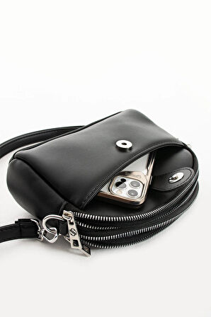 Kadın Suni Deri Ayarlanabilir Çapraz Askılı 4 Bölmeli Mıknatıs Toka Detaylı Beyaz Omuz Çantası