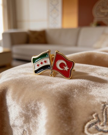Zaytoon Türkiye ve Suriye Bayraklı Metal Yaka Rozeti 2.7 cm