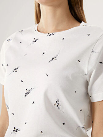 LCWAIKIKI Classic Ekru Bisiklet Yaka Desenli Kadın Tişört