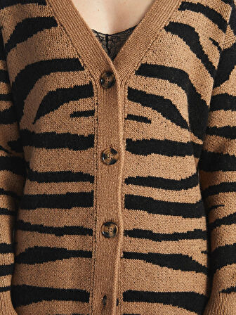 LCWAIKIKI Classic Bej V Yaka Zebra Desenli Kadın Triko Hırka