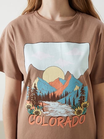 XSIDE Kahverengi Bisiklet Yaka Colorado Baskılı Kadın Tişört