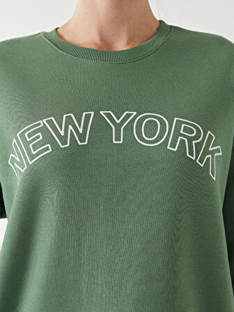 LCW Modest Yeşil Bisiklet Yaka New York Baskılı Kadın Kalın Sweatshirt Tunik