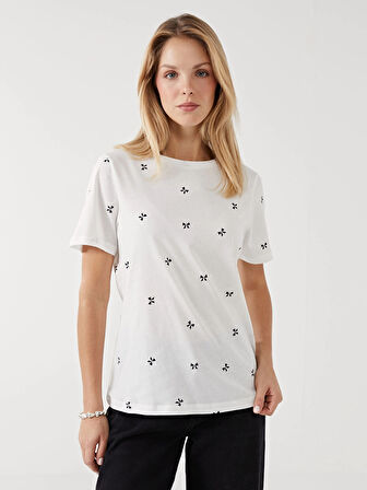 LCWAIKIKI Classic Ekru Bisiklet Yaka Desenli Kadın Tişört