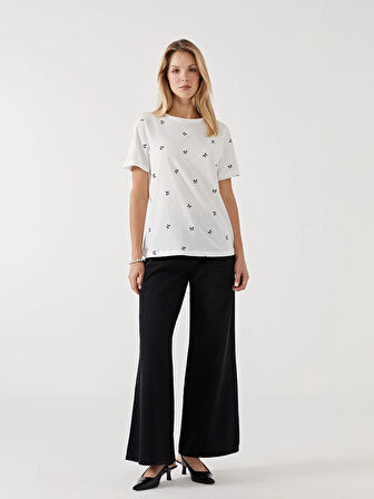 LCWAIKIKI Classic Ekru Bisiklet Yaka Desenli Kadın Tişört