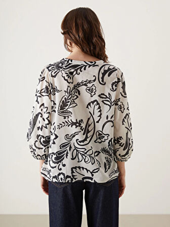LCWAIKIKI Classic Siyah Kaçık Yaka Çiçekli Kadın Bluz