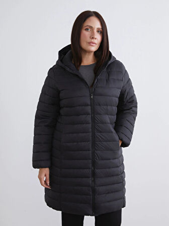 LCWAIKIKI Classic Siyah Kapüşonlu Kadın Şişme Mont