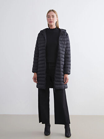 LCWAIKIKI Classic Siyah Kapüşonlu Kadın Şişme Mont