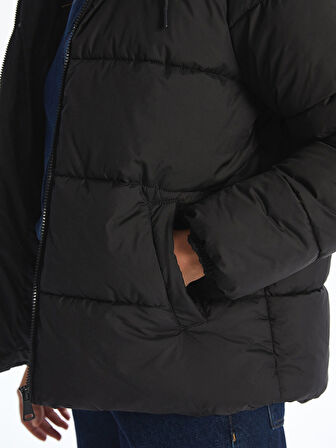 LCWAIKIKI Classic Siyah Kapüşonlu Kadın Şişme Mont