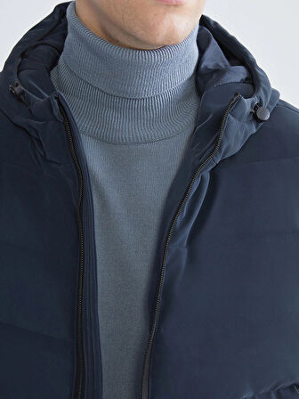 LCWAIKIKI Classic Lacivert Standart Kalıp Kapüşonlu Erkek Şişme Mont