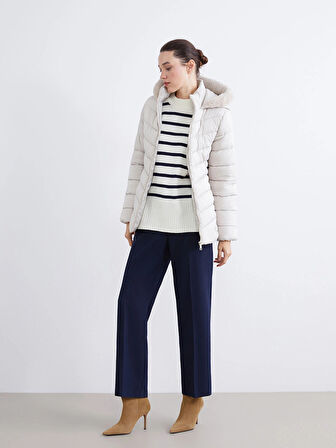 LCWAIKIKI Classic Bej Kapüşonlu Kadın Şişme Mont