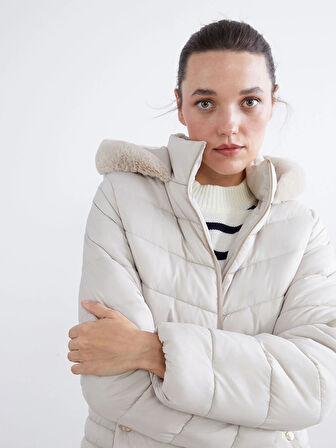 LCWAIKIKI Classic Bej Kapüşonlu Kadın Şişme Mont