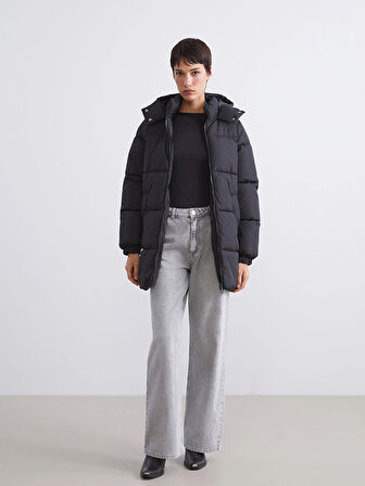 LCW Vision Siyah Kapüşonlu Kadın Şişme Mont