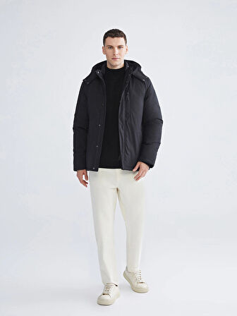 LCWAIKIKI Classic Siyah Standart Kalıp Kapüşonlu Erkek Mont