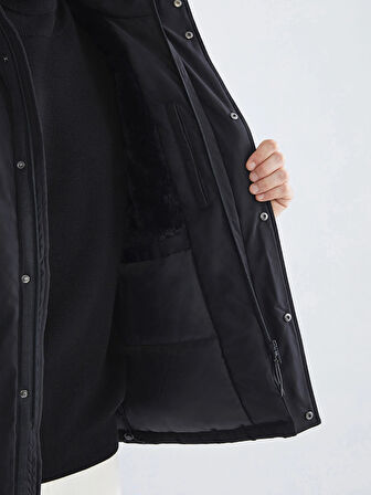 LCWAIKIKI Classic Siyah Standart Kalıp Kapüşonlu Erkek Mont