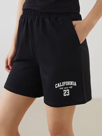 XSIDE Siyah Beli Lastikli California Baskılı Kadın Şort
