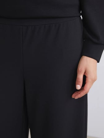 LCW Modest Siyah Büyük Beden Beli Lastikli Geniş Paça Kadın Pantolon