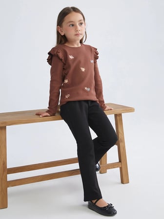 LCW Kids Kahverengi Bisiklet Yaka Çiçek Nakışlı Kız Çocuk Tişört
