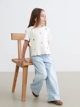 LCW Kids Ekru Bisiklet Yaka Çiçekli Kız Çocuk Triko Süveter