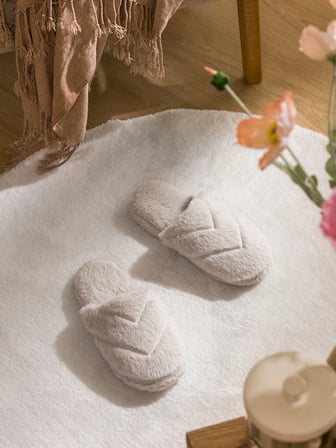 LCW STEPS Bej Nakışlı Pelüş Kadın Ev Terliği