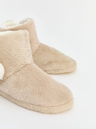 LCW STEPS Bej Pelüş Ponponlu Kadın Panduf
