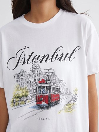 XSIDE Beyaz Bisiklet Yaka İstanbul Baskılı Kadın Tişört