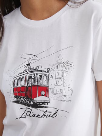 XSIDE Beyaz Bisiklet Yaka İstanbul Baskılı Kadın Tişört