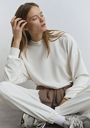 Lux Touch Bisiklet Yaka Beyaz Sweatshirt 1S10422-70057