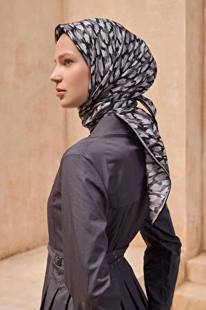 Belli Tivil Saf İpek Eşarp 4103-84 Siyah Karışık Desen 