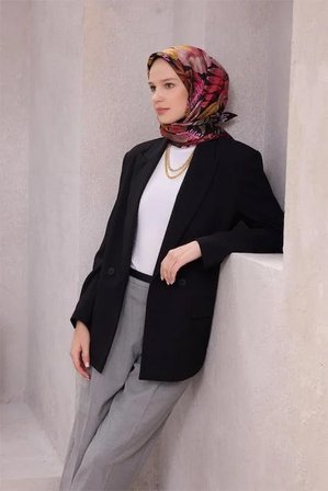 Belli Tivil Saf İpek Eşarp 4225 - 51 Siyah Çiçek Desen