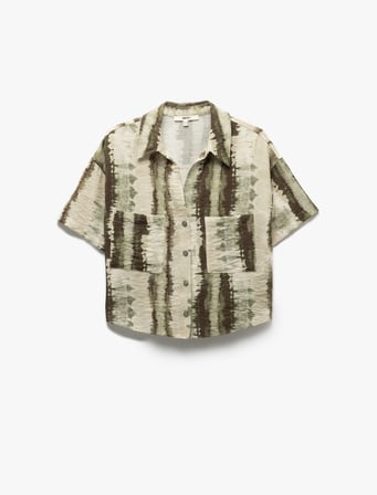 Aplike Çift Cep Detaylı Batik Desenli Viskon Kısa Kollu Crop Gömlek