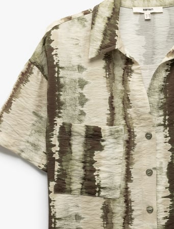 Aplike Çift Cep Detaylı Batik Desenli Viskon Kısa Kollu Crop Gömlek