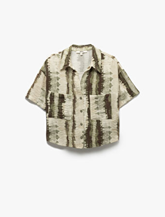 Aplike Çift Cep Detaylı Batik Desenli Viskon Kısa Kollu Crop Gömlek