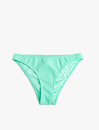 Dokulu Bikini Altı