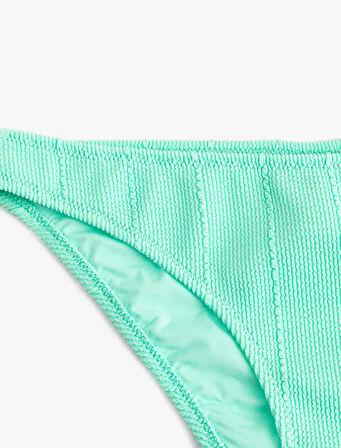 Dokulu Bikini Altı
