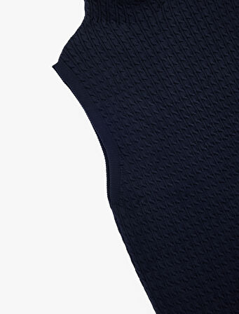 Dik Yaka Saç Örgü Dokulu Kolsuz Triko Bluz