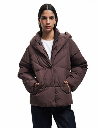 Kapüşonlu Fermuarlı Düğme Detaylı Cepli Rahat Kalıp Kapitone Şişme Mont