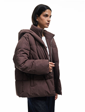 Kapüşonlu Fermuarlı Düğme Detaylı Cepli Rahat Kalıp Kapitone Şişme Mont