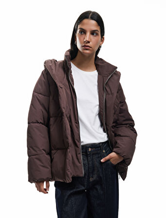 Kapüşonlu Fermuarlı Düğme Detaylı Cepli Rahat Kalıp Kapitone Şişme Mont