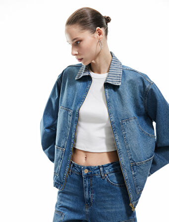 Klasik Yaka Pamuklu Fermuarlı Cep Detaylı Oversize Denim Ceket
