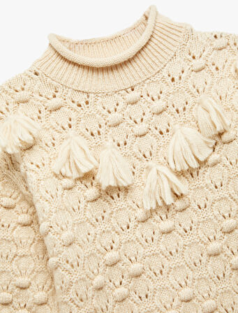 Dik Yaka Uzun Kollu Püsküllü Triko Kazak