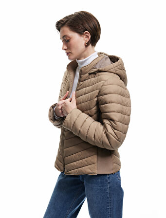 Uzun Kollu Cepli Fermuarlı Su İtici Kapüşonlu Şişme Mont